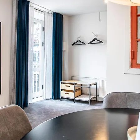 Charming designer loft by Kongens Nytorv *