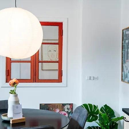 Charming designer loft by Kongens Nytorv *